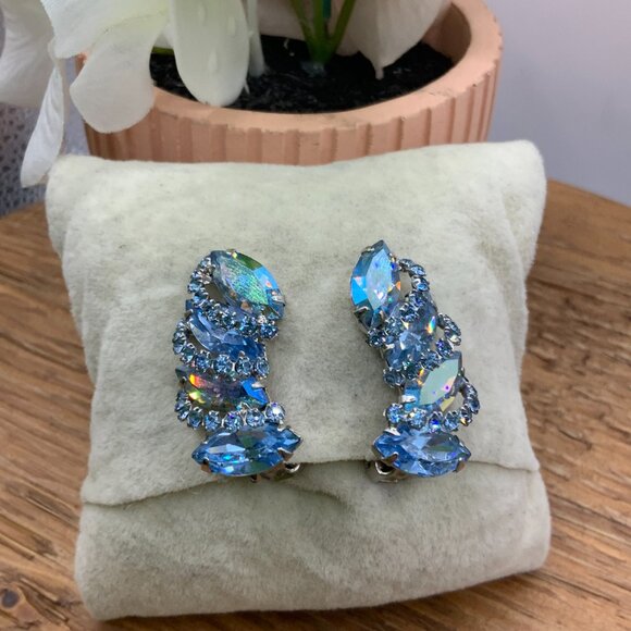 Weiss Inspired Vintage AB Leaf Aqua Blue Rhinestone Silver Tone Clip Earrings - Picture 2 of 8